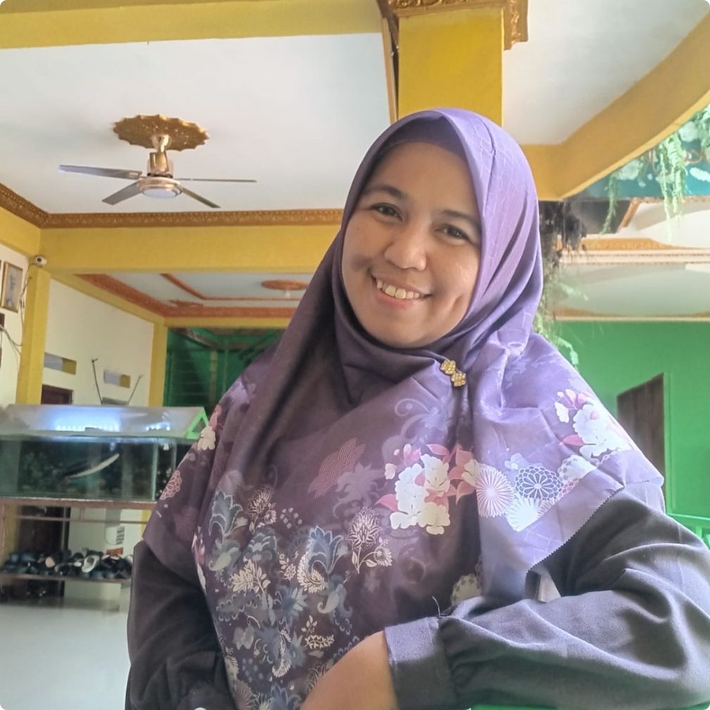 Ustzh Zulfana ,S,Si. - Kepala Madrasah Aliyah